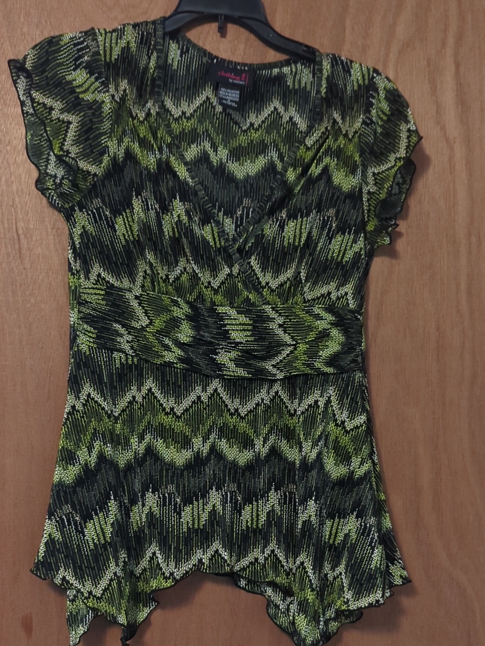 Notations Green and Black Patterned Short Sleeve V-Neck Top